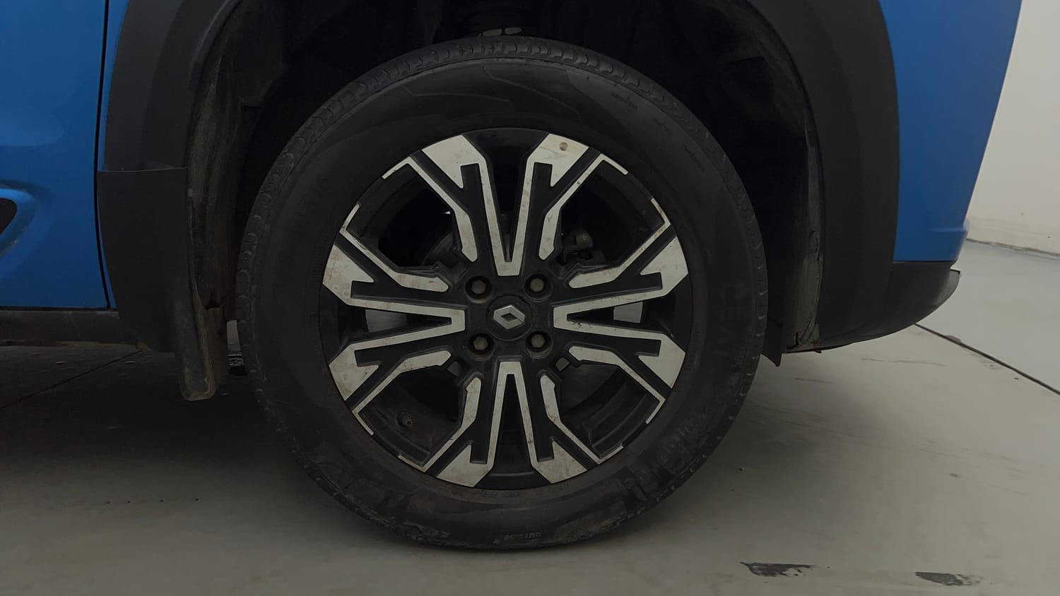Used 2022 Renault Kiger RXT (O) Turbo CVT Dual Tone Petrol Automatic tyres RIGHT FRONT TYRE RIM VIEW