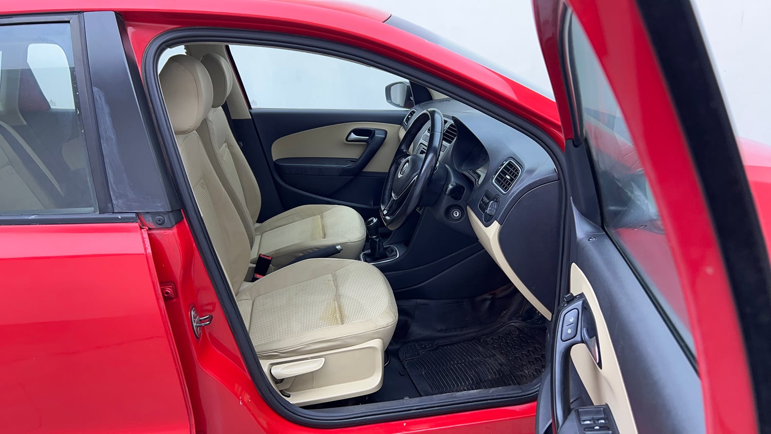 Used 2016 Volkswagen Polo Highline1.2L (P) Petrol Manual interior RIGHT SIDE FRONT DOOR CABIN VIEW