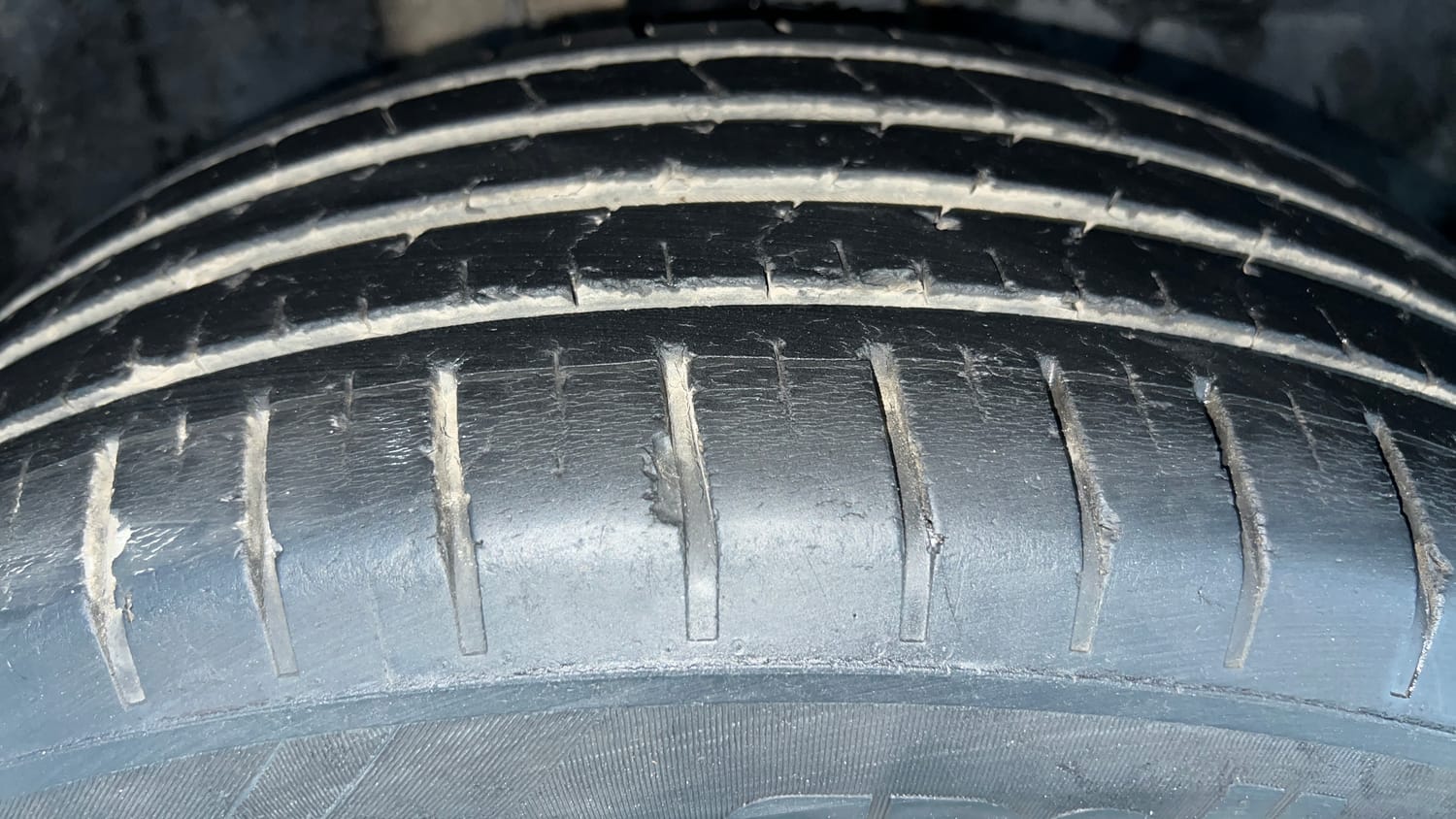 Used 2022 Tata Punch Creative Dual Tone Petrol Manual tyres RIGHT FRONT TYRE TREAD VIEW