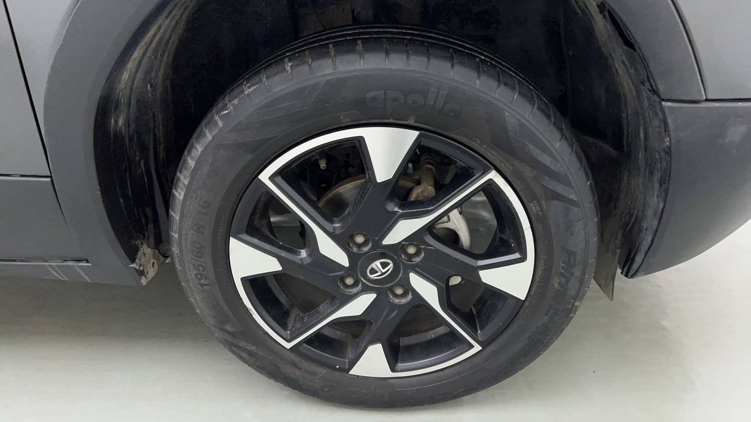 Used 2022 Tata Punch Creative Dual Tone Petrol Manual tyres RIGHT FRONT TYRE RIM VIEW