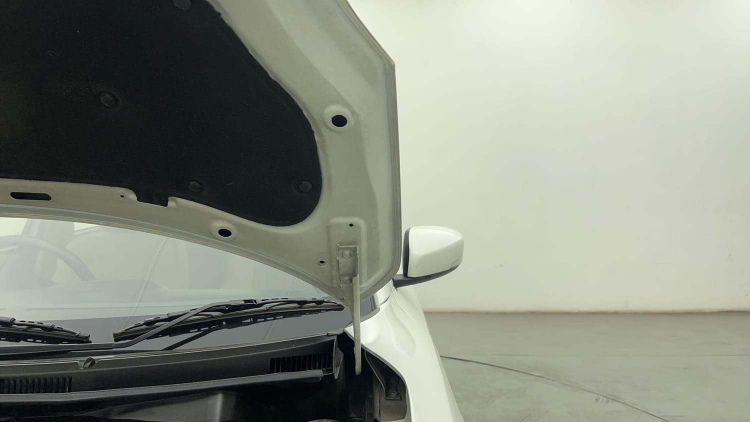 Used 2019 Maruti Suzuki Dzire ZXi Plus AMT Petrol Automatic engine ENGINE LEFT SIDE HINGE & APRON VIEW
