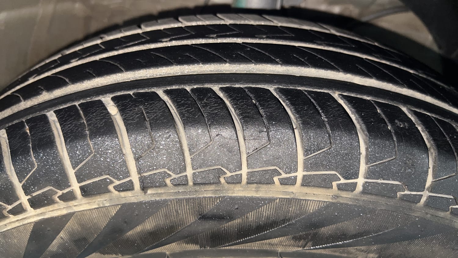 Used 2023 Maruti Suzuki Swift VXi Petrol Manual tyres RIGHT FRONT TYRE TREAD VIEW