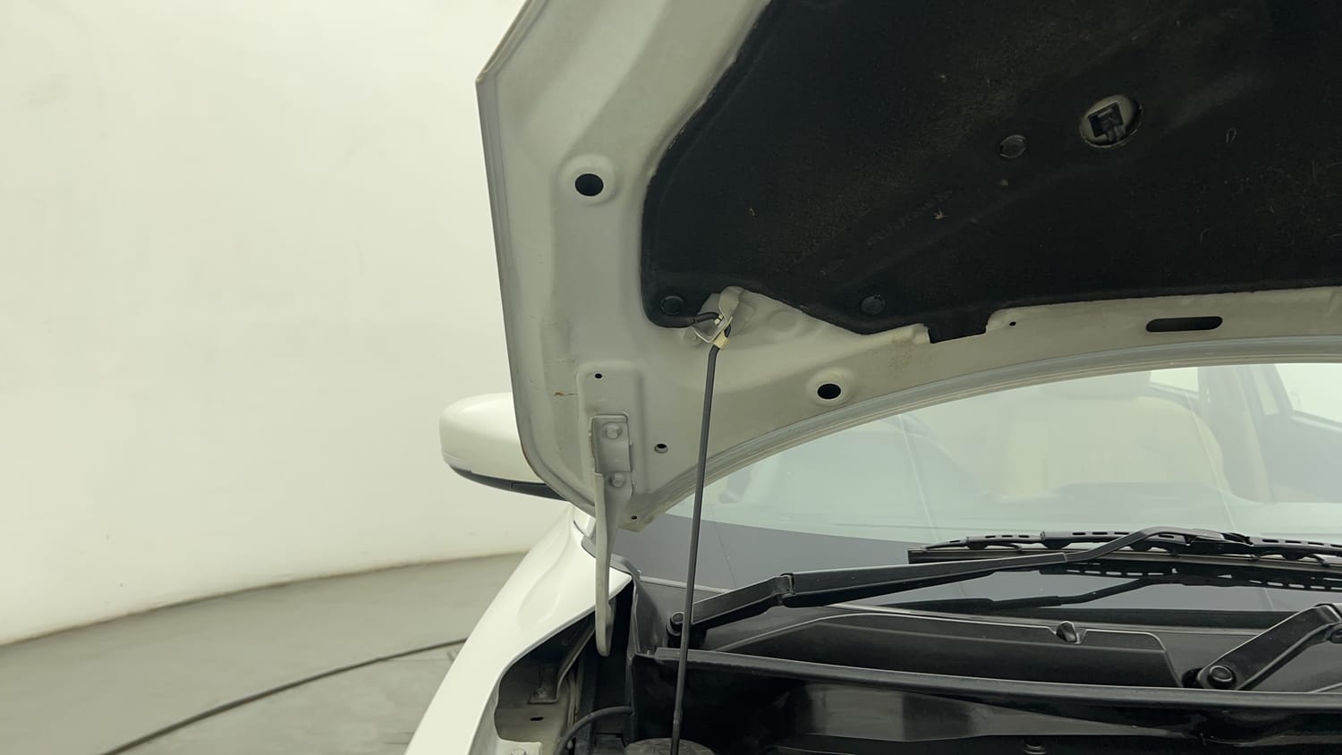 Used 2019 Maruti Suzuki Dzire ZXi Plus AMT Petrol Automatic engine ENGINE RIGHT SIDE HINGE & APRON VIEW
