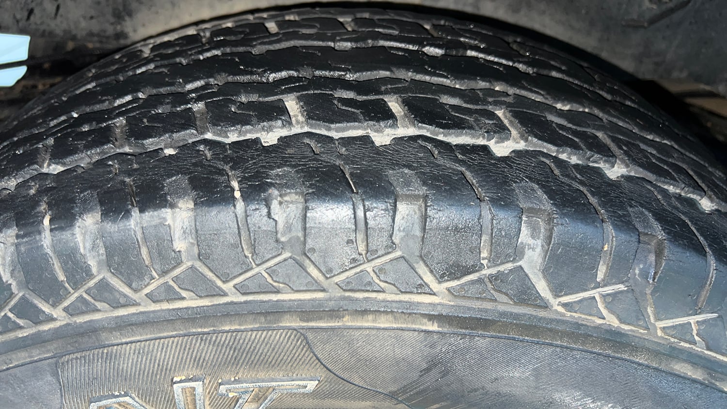 Used 2022 mahindra Thar LX Hard Top Petrol AT 4WD Petrol Automatic tyres RIGHT REAR TYRE TREAD VIEW