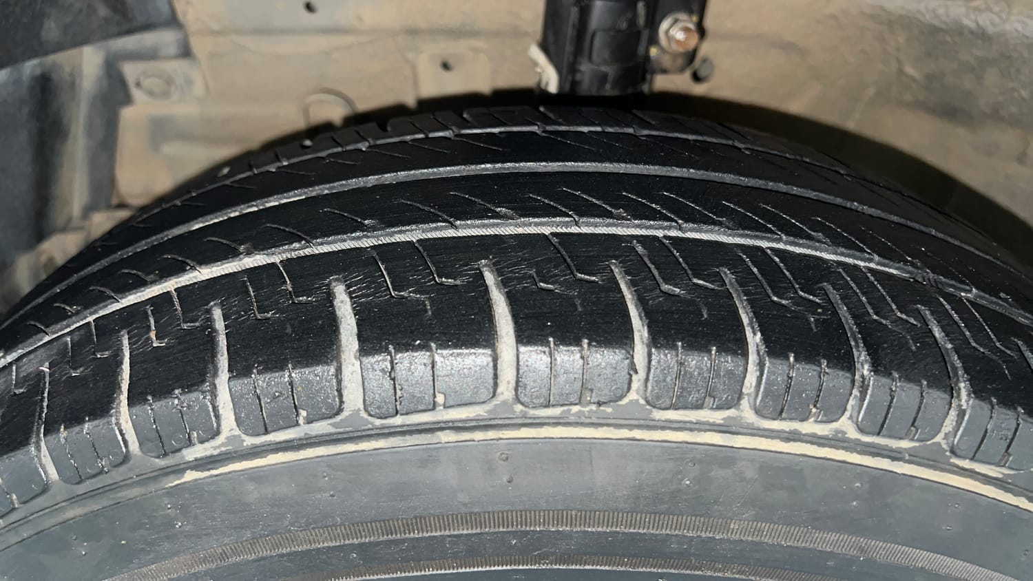 Used 2015 Maruti Suzuki Swift VXi Petrol Manual tyres LEFT FRONT TYRE TREAD VIEW