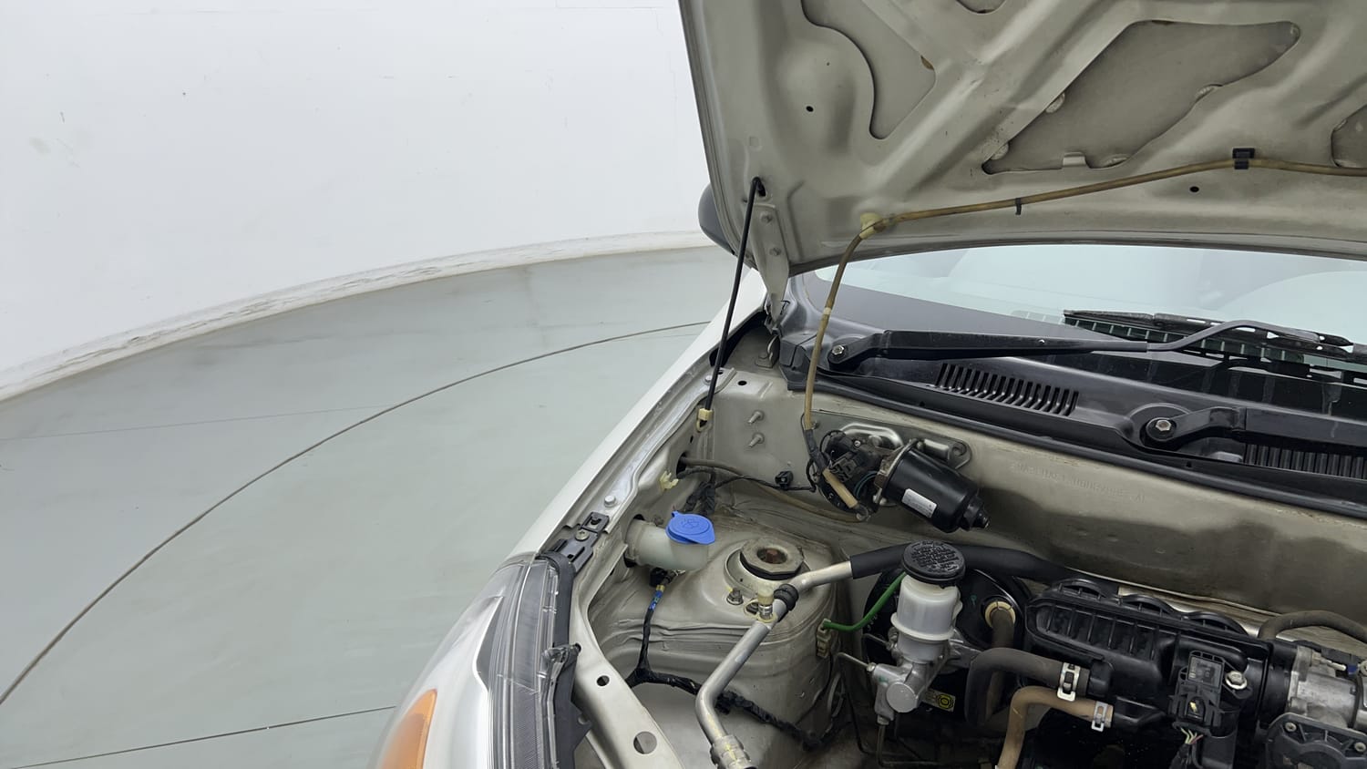 Used 2019 Maruti Suzuki Alto 800 LXi Petrol Manual engine ENGINE RIGHT SIDE HINGE & APRON VIEW
