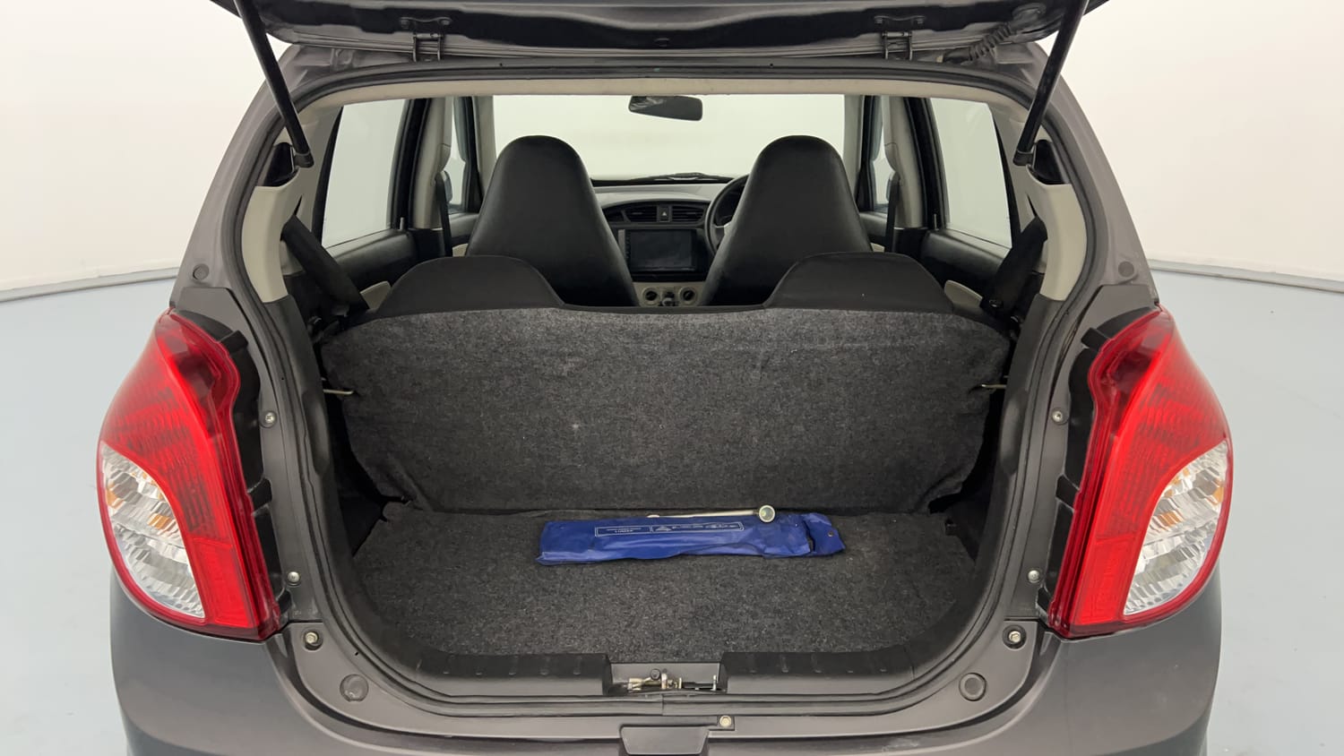Used 2022 Maruti Suzuki Alto 800 LXi (O) Petrol Manual interior DICKY INSIDE VIEW