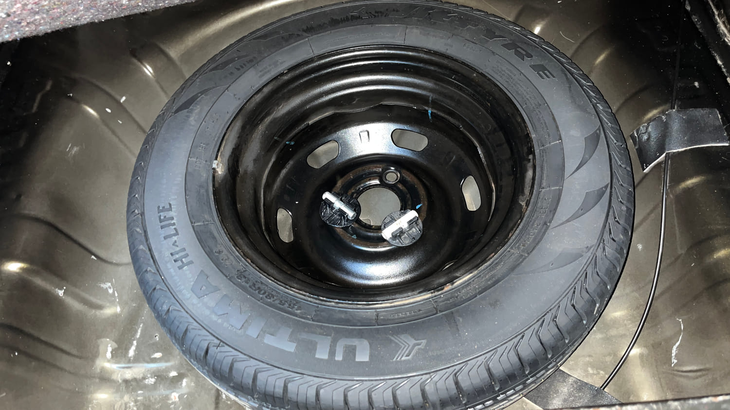 Used 2016 Renault Kwid RXT Petrol Manual tyres SPARE TYRE VIEW