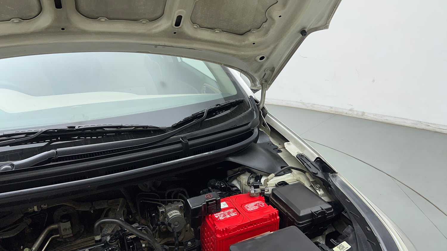 Used 2019 Hyundai Elite i20 Asta 1.2 Petrol Manual engine ENGINE LEFT SIDE HINGE & APRON VIEW