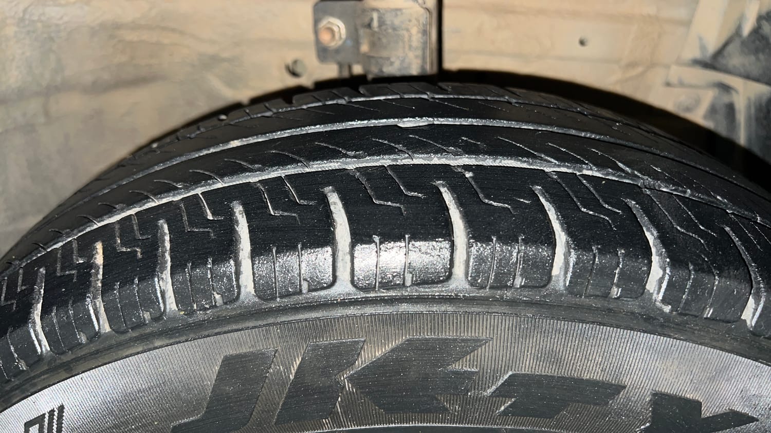Used 2015 Maruti Suzuki Swift VXi Petrol Manual tyres RIGHT FRONT TYRE TREAD VIEW