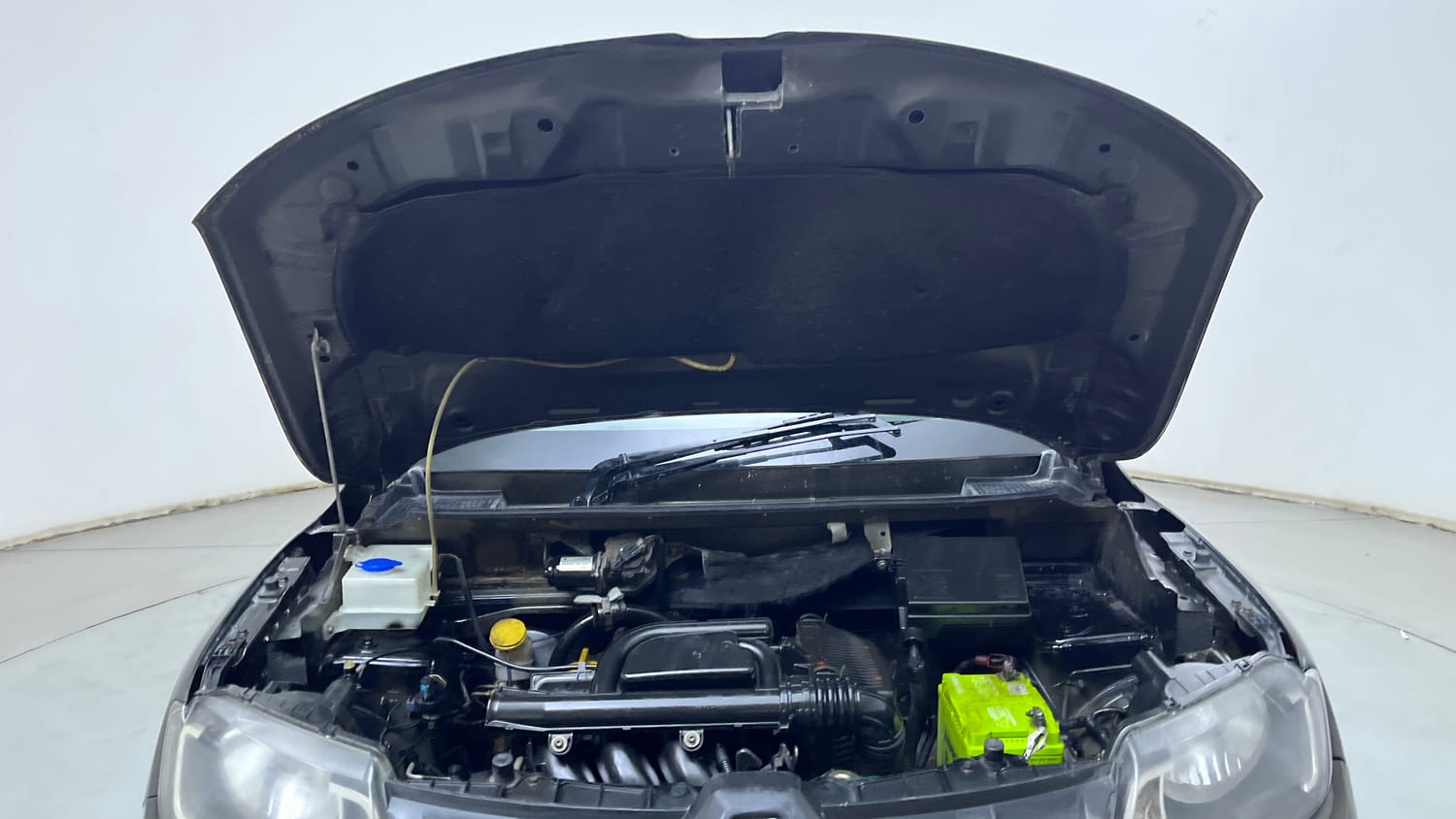 Used 2016 Renault Kwid RXT Petrol Manual engine ENGINE & BONNET OPEN FRONT VIEW