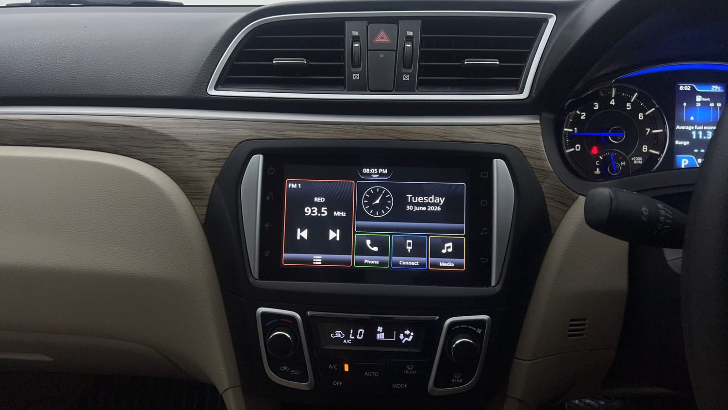 Used 2024 Maruti Suzuki Ciaz Zeta 1.5 AT Petrol Automatic interior MUSIC SYSTEM & AC CONTROL VIEW