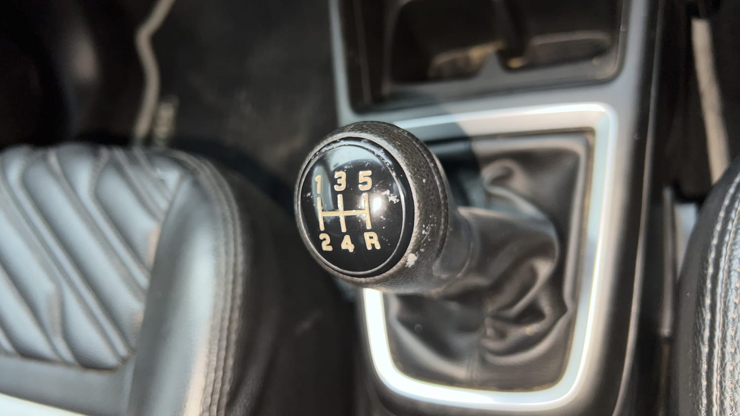 Used 2023 Maruti Suzuki Swift VXi Petrol Manual interior GEAR  KNOB VIEW