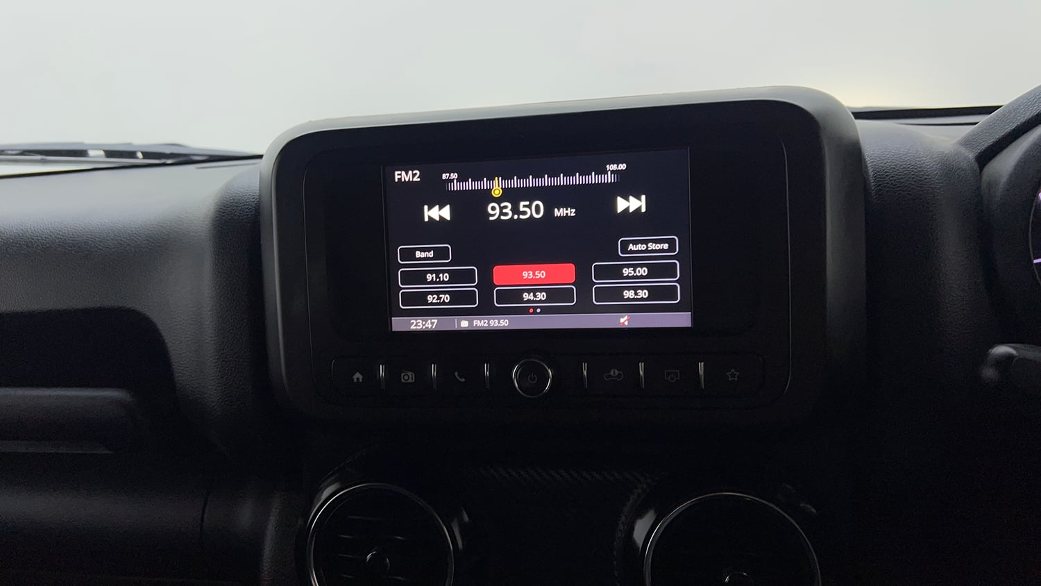 Used 2022 mahindra Thar LX Hard Top Petrol AT 4WD Petrol Automatic top_features Touch screen infotainment system