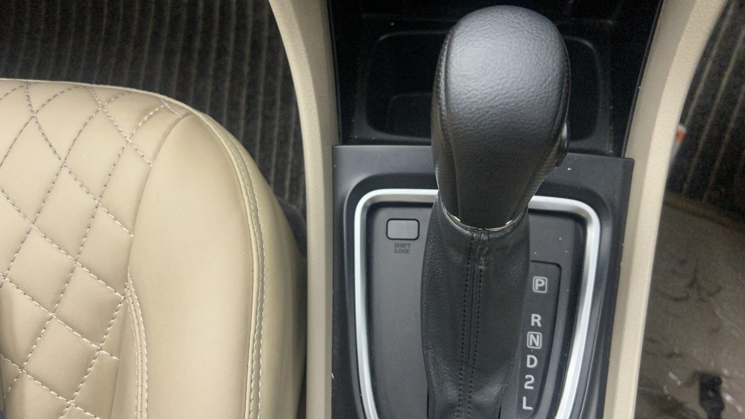 Used 2024 Maruti Suzuki Ciaz Zeta 1.5 AT Petrol Automatic interior GEAR  KNOB VIEW