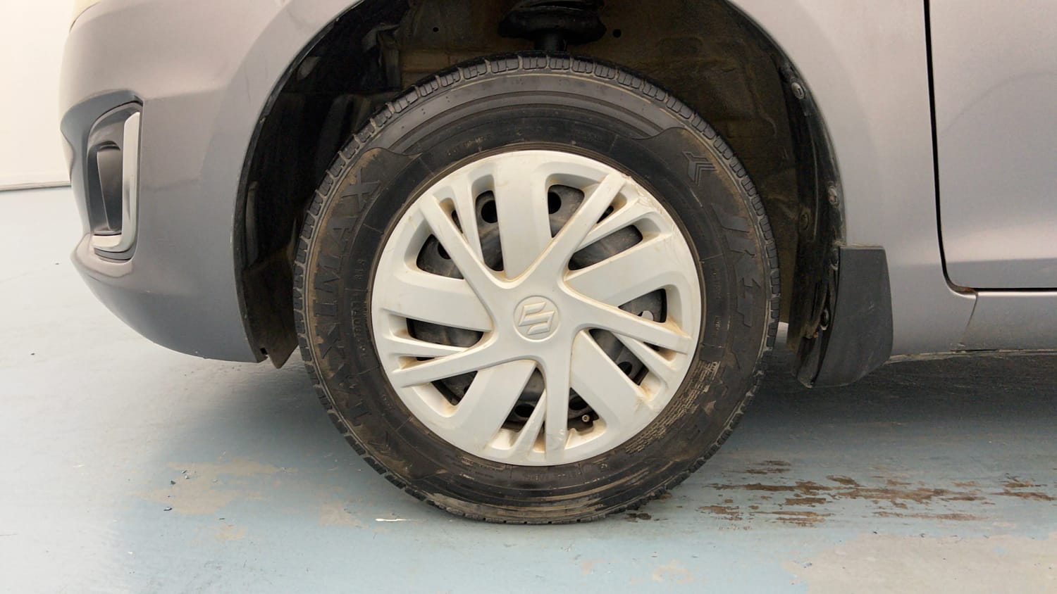 Used 2015 Maruti Suzuki Swift VXi Petrol Manual tyres LEFT FRONT TYRE RIM VIEW