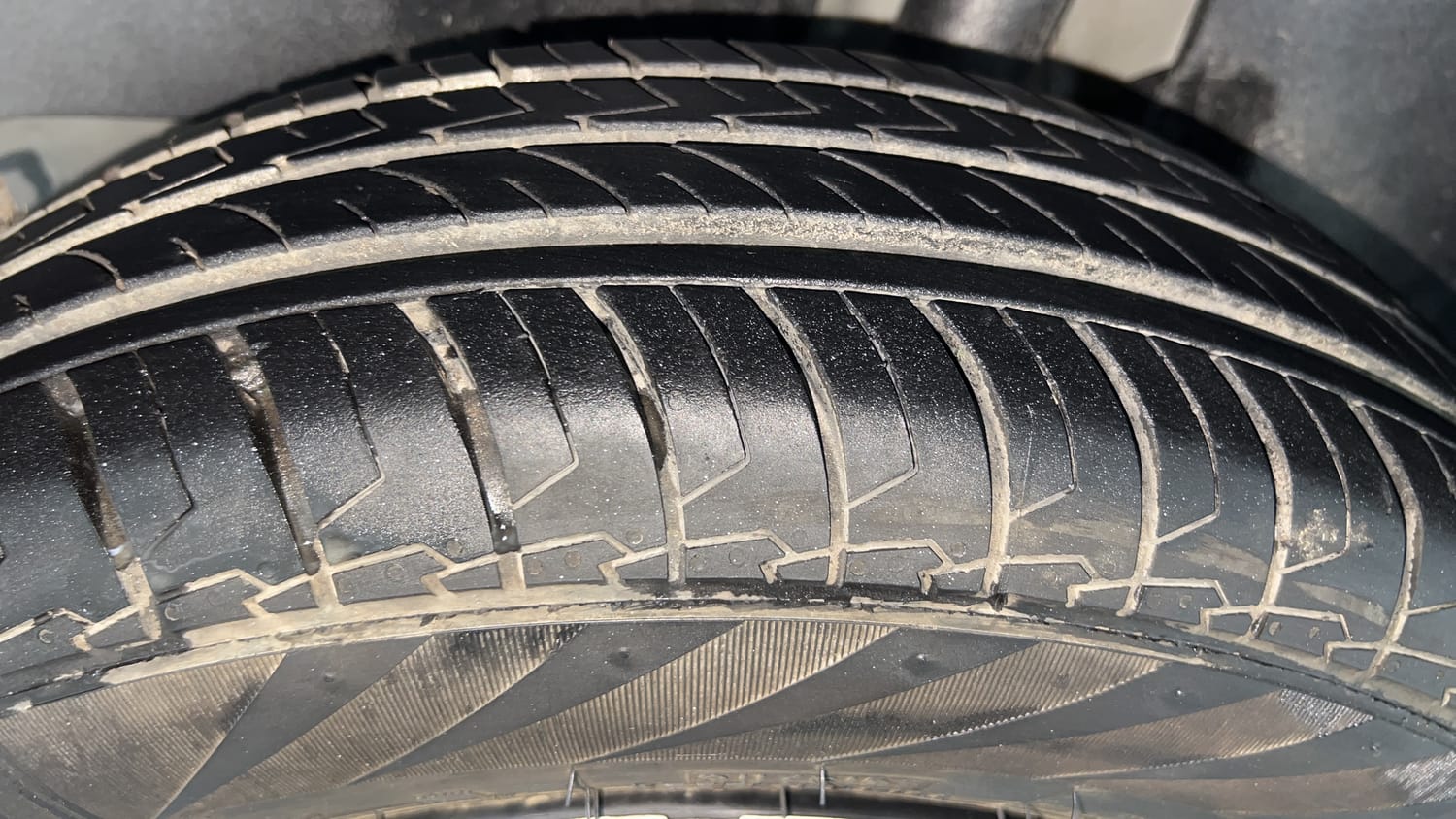 Used 2023 Maruti Suzuki Swift VXi Petrol Manual tyres LEFT REAR TYRE TREAD VIEW