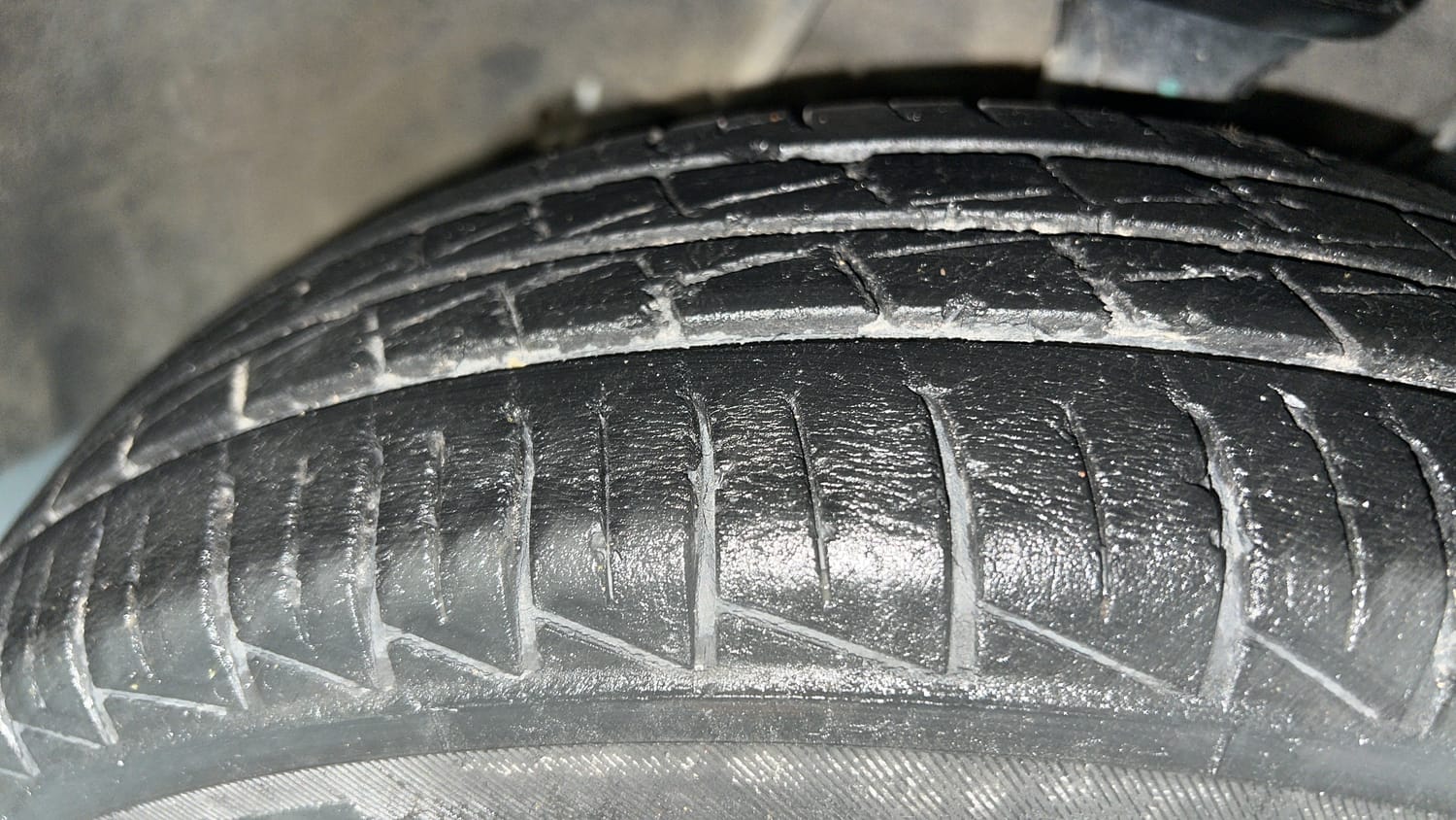 Used 2022 Maruti Suzuki Alto 800 LXi (O) Petrol Manual tyres RIGHT FRONT TYRE TREAD VIEW