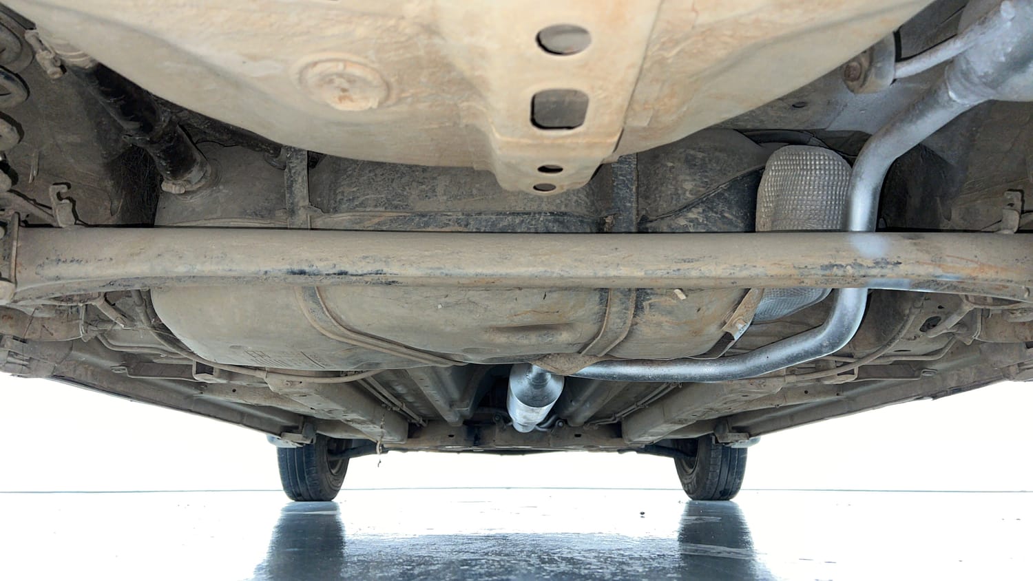 Used 2015 Maruti Suzuki Swift VXi Petrol Manual extra REAR UNDERBODY VIEW (TAKEN FROM REAR)