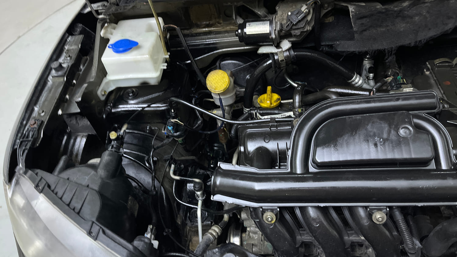Used 2016 Renault Kwid RXT Petrol Manual engine ENGINE RIGHT SIDE VIEW
