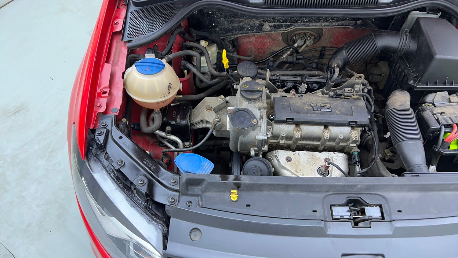 Used 2016 Volkswagen Polo Highline1.2L (P) Petrol Manual engine ENGINE RIGHT SIDE VIEW
