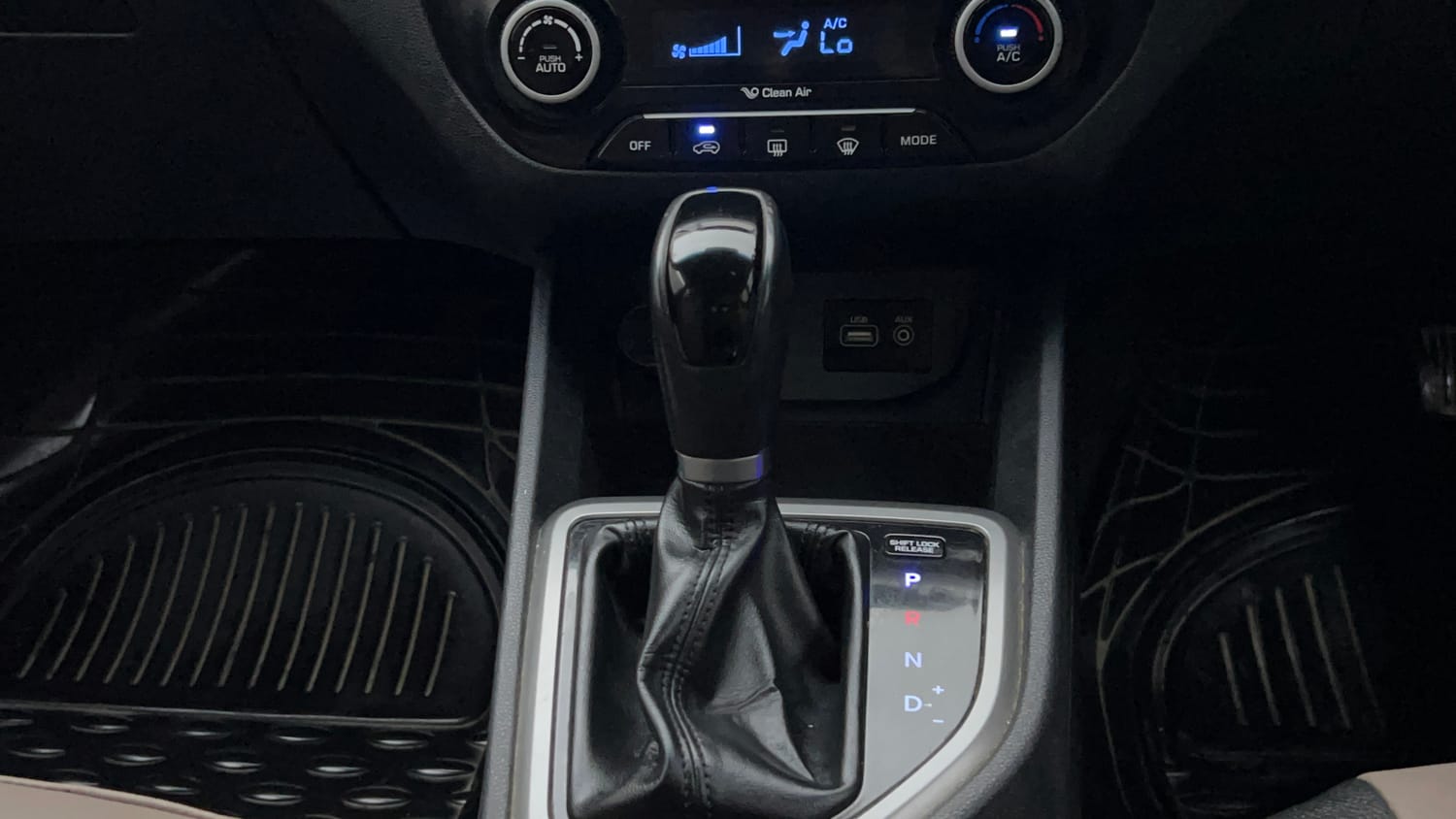 Used 2017 Hyundai Creta 1.6 SX Plus AT Petrol Petrol Automatic interior GEAR  KNOB VIEW