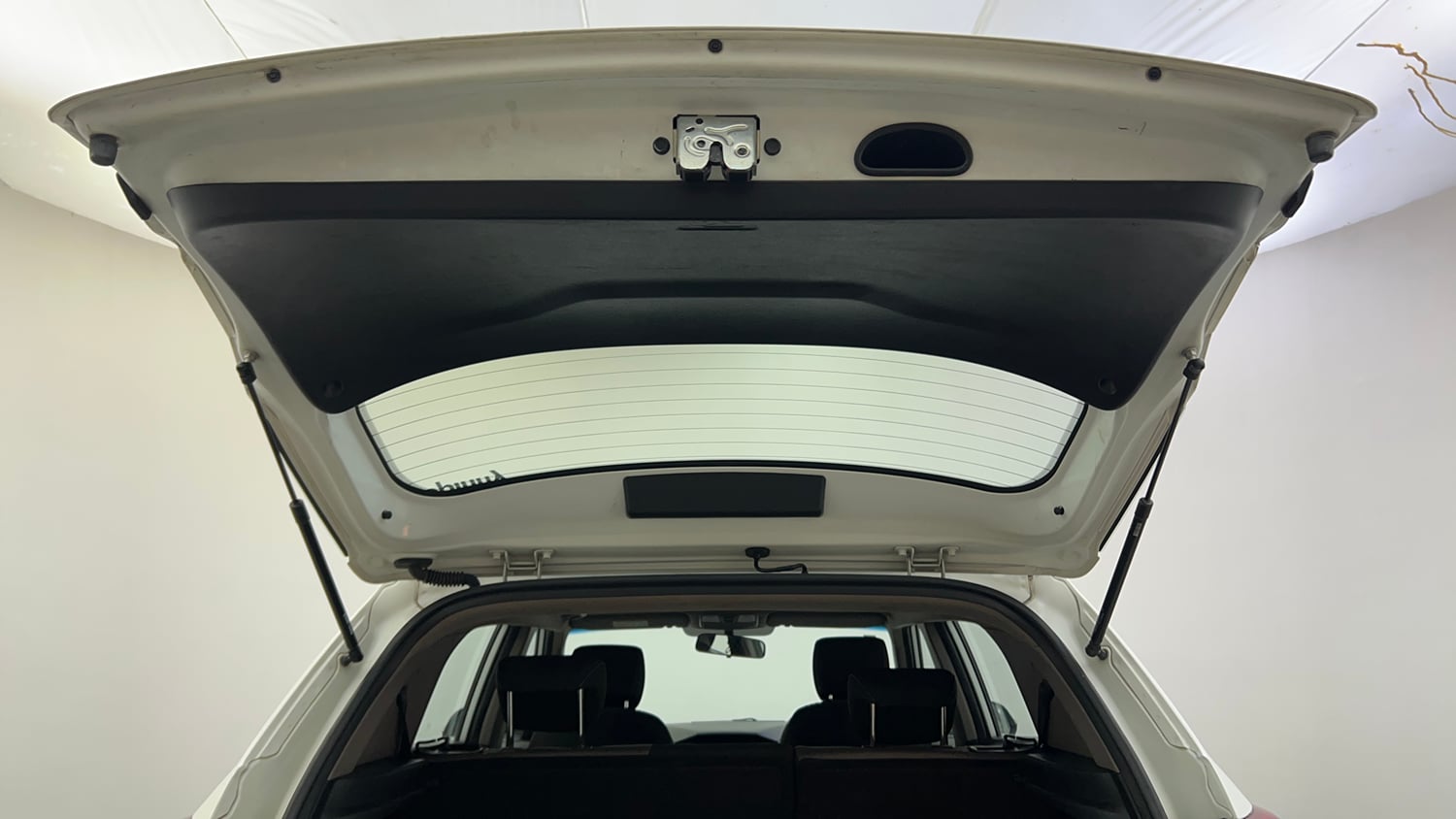 Used 2019 Hyundai Creta SX 1.6 AT CRDi Diesel Automatic interior DICKY DOOR OPEN VIEW