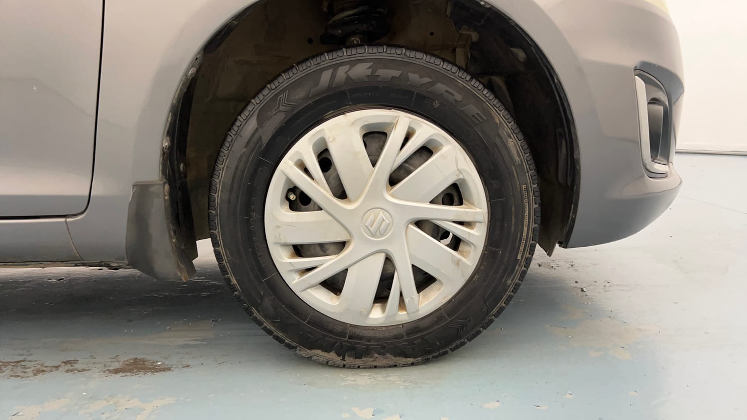 Used 2015 Maruti Suzuki Swift VXi Petrol Manual tyres RIGHT FRONT TYRE RIM VIEW