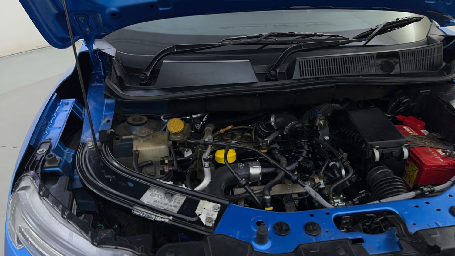 Used 2022 Renault Kiger RXT (O) Turbo CVT Dual Tone Petrol Automatic engine ENGINE RIGHT SIDE HINGE & APRON VIEW