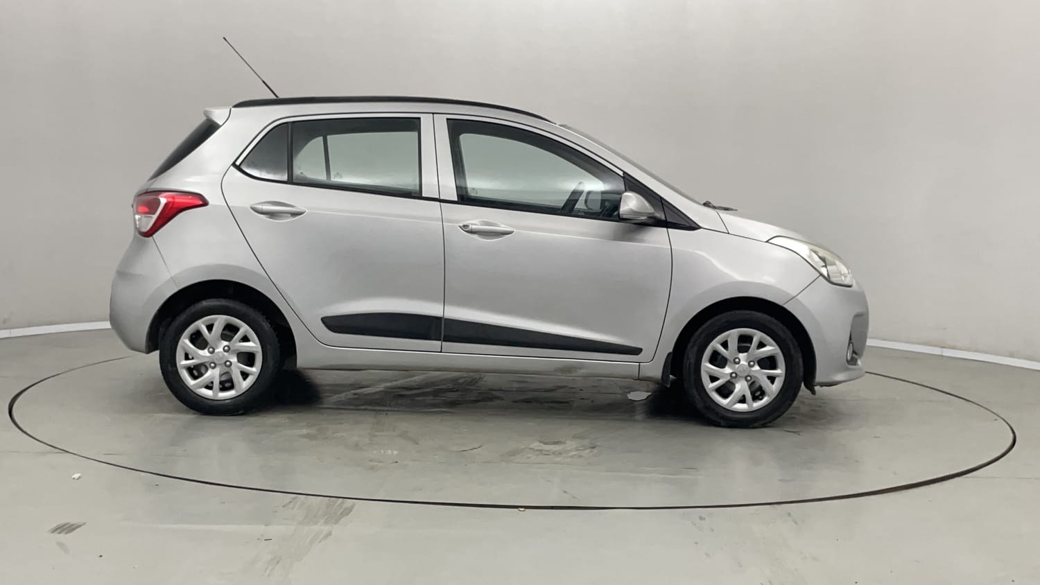 Used 2018 Hyundai Grand i10 Sportz 1.2 Kappa VTVT Petrol Manual exterior RIGHT SIDE VIEW