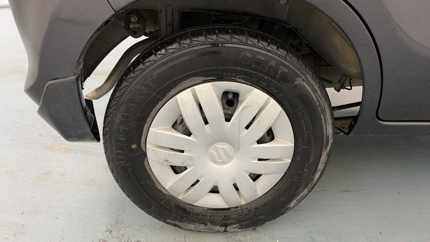 Used 2022 Maruti Suzuki Alto 800 LXi (O) Petrol Manual tyres RIGHT REAR TYRE RIM VIEW