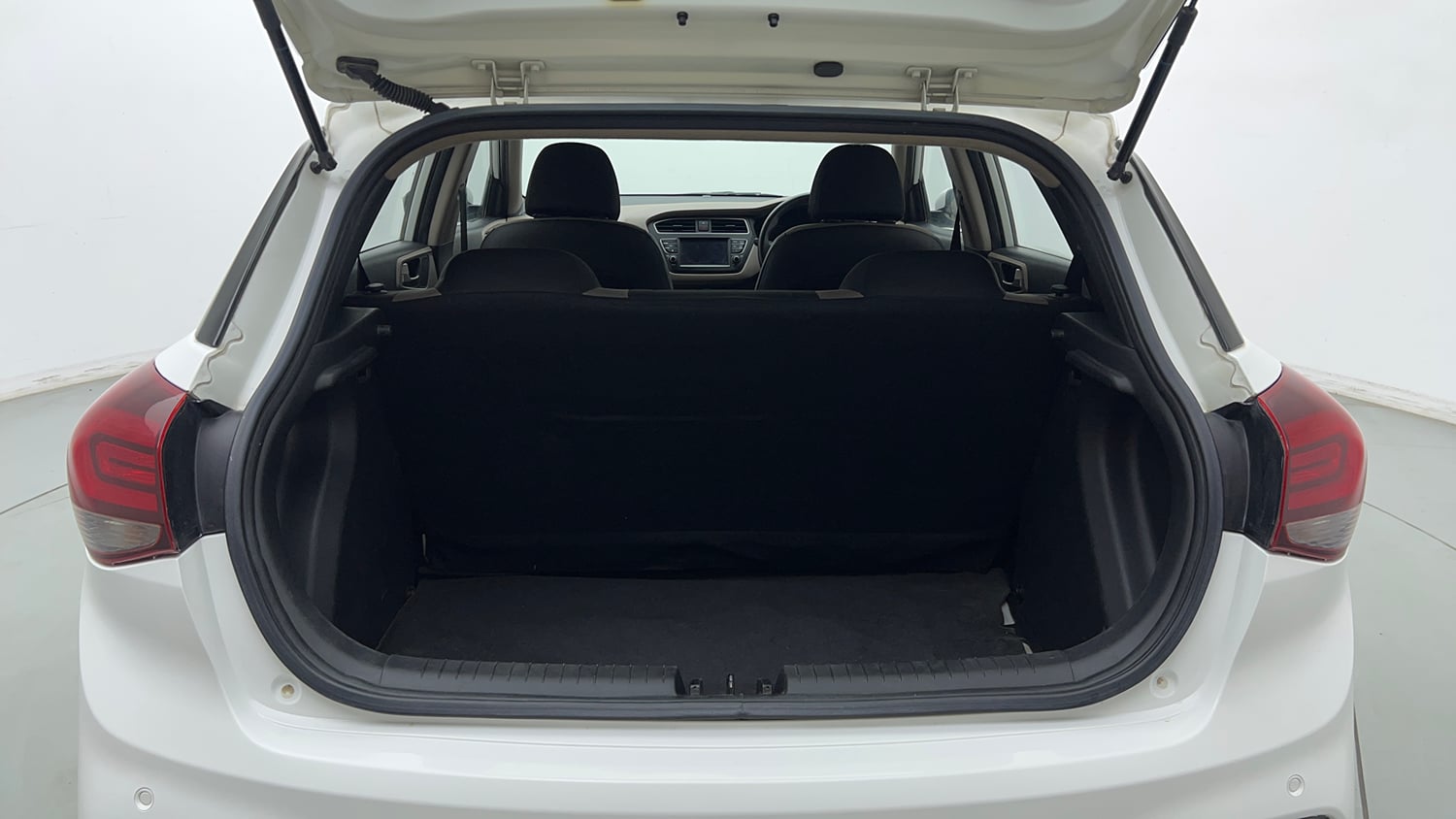 Used 2019 Hyundai Elite i20 Asta 1.2 Petrol Manual interior DICKY INSIDE VIEW