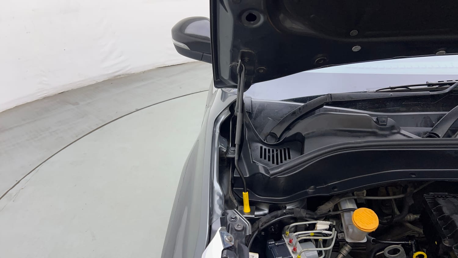 Used 2022 Tata Punch Creative Dual Tone Petrol Manual engine ENGINE RIGHT SIDE HINGE & APRON VIEW