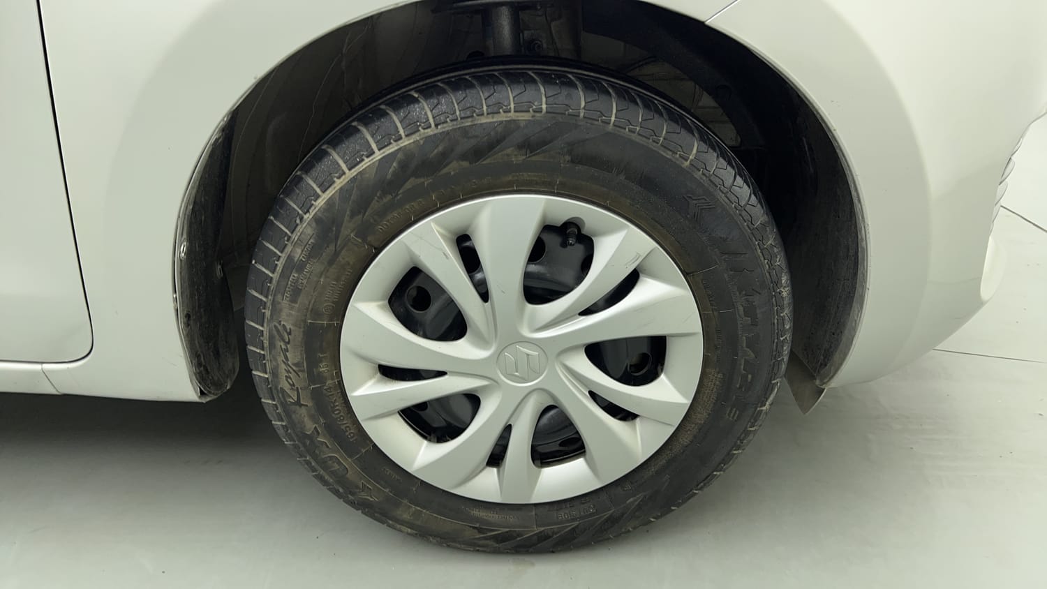 Used 2023 Maruti Suzuki Swift VXi Petrol Manual tyres RIGHT FRONT TYRE RIM VIEW