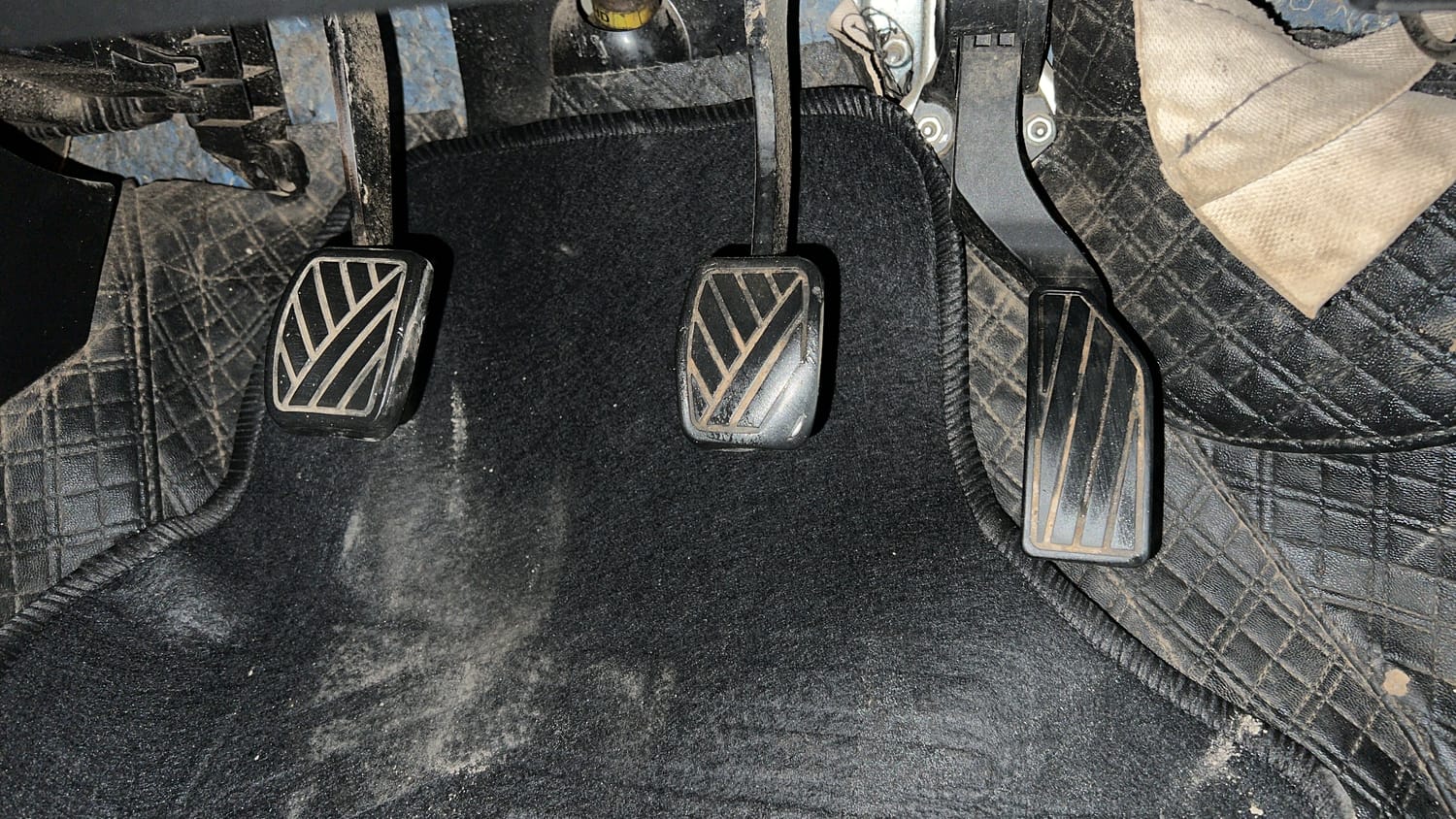 Used 2015 Maruti Suzuki Swift VXi Petrol Manual interior PEDALS VIEW