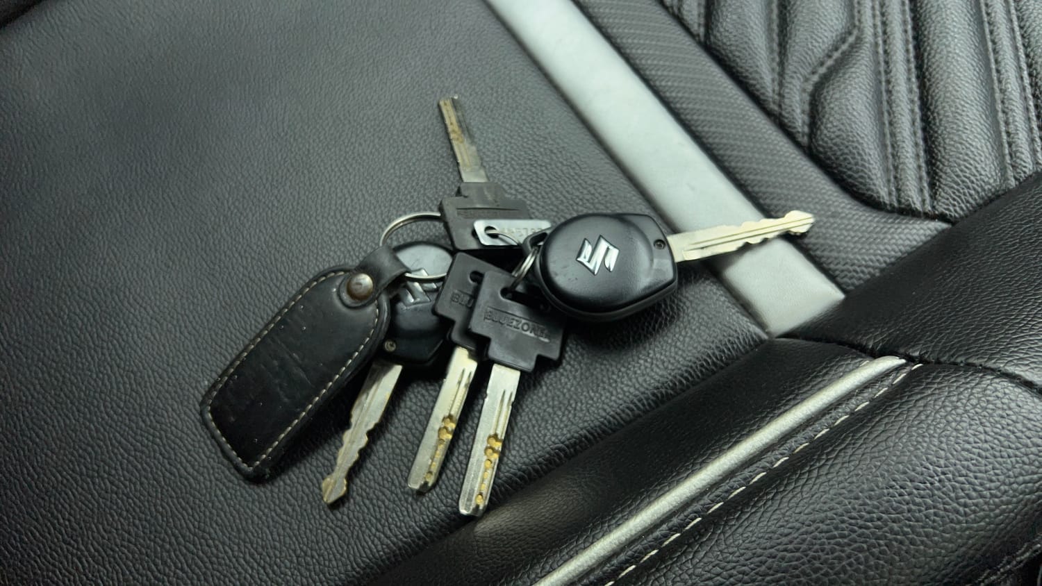 Used 2023 Maruti Suzuki Swift VXi Petrol Manual extra CAR KEY VIEW
