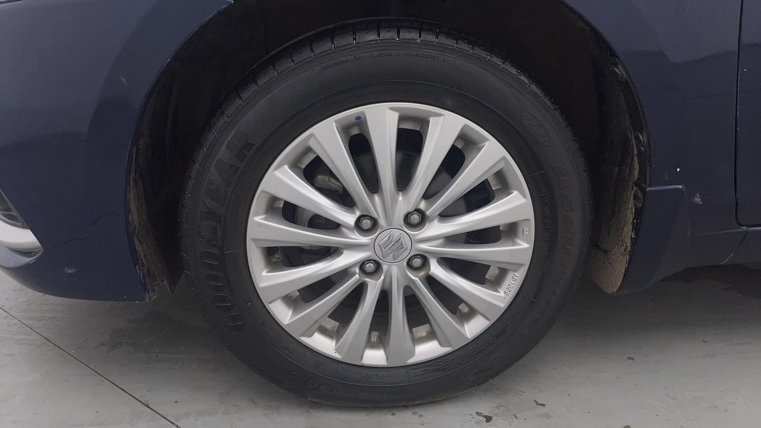 Used 2024 Maruti Suzuki Ciaz Zeta 1.5 AT Petrol Automatic tyres LEFT FRONT TYRE RIM VIEW