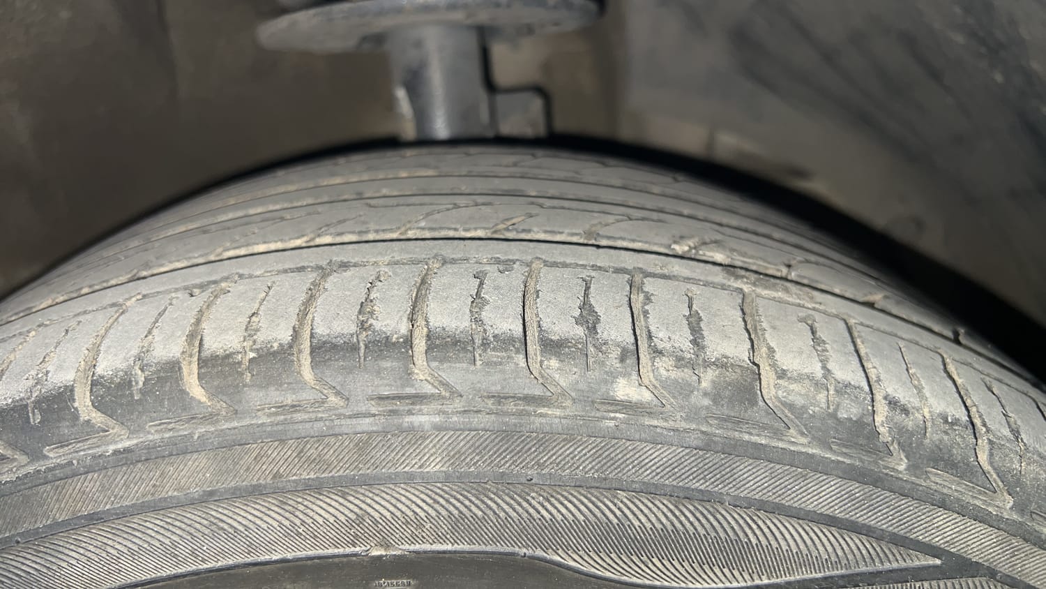 Used 2019 Maruti Suzuki Dzire ZXi Plus AMT Petrol Automatic tyres RIGHT FRONT TYRE TREAD VIEW