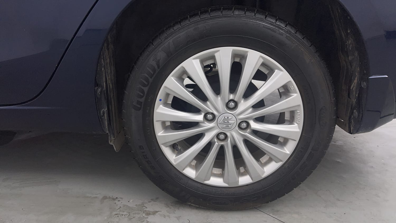 Used 2024 Maruti Suzuki Ciaz Zeta 1.5 AT Petrol Automatic tyres LEFT REAR TYRE RIM VIEW