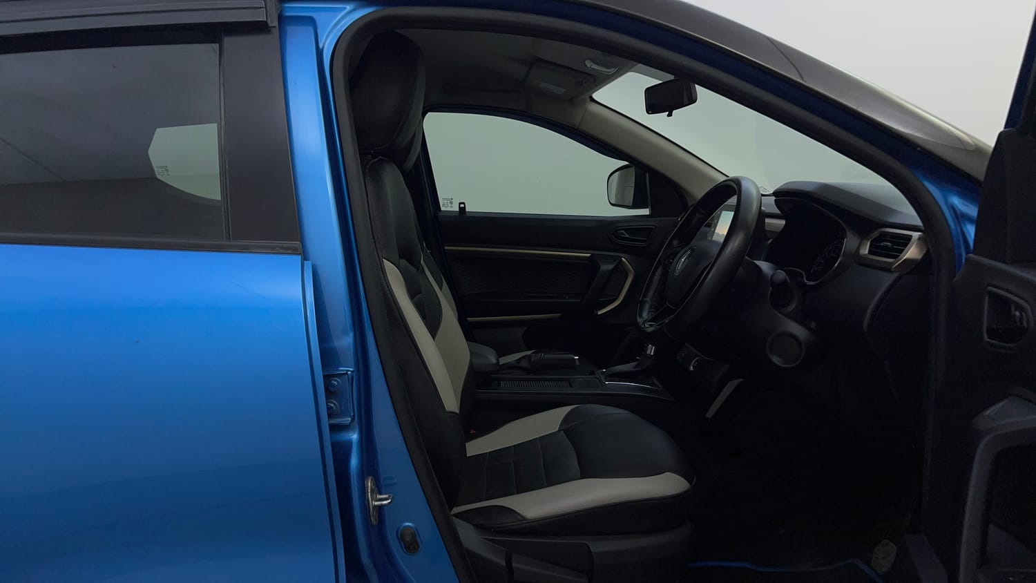 Used 2022 Renault Kiger RXT (O) Turbo CVT Dual Tone Petrol Automatic interior RIGHT SIDE FRONT DOOR CABIN VIEW