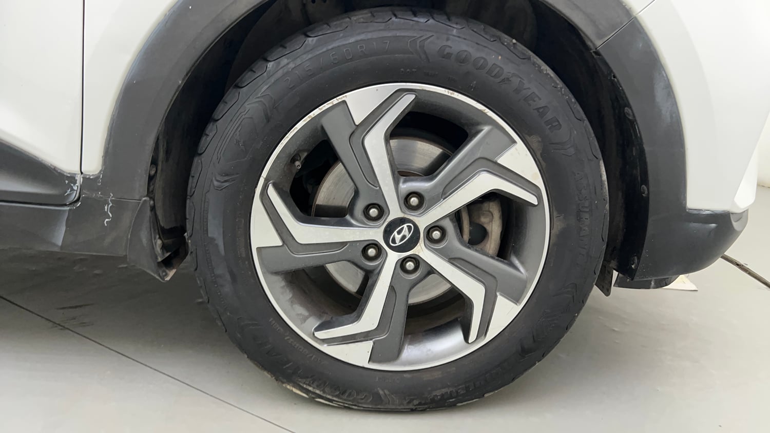 Used 2019 Hyundai Creta SX 1.6 AT CRDi Diesel Automatic tyres RIGHT FRONT TYRE RIM VIEW