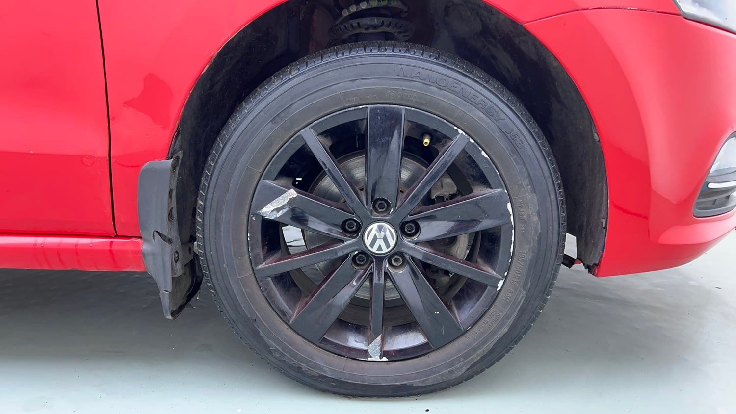 Used 2016 Volkswagen Polo Highline1.2L (P) Petrol Manual tyres RIGHT FRONT TYRE RIM VIEW