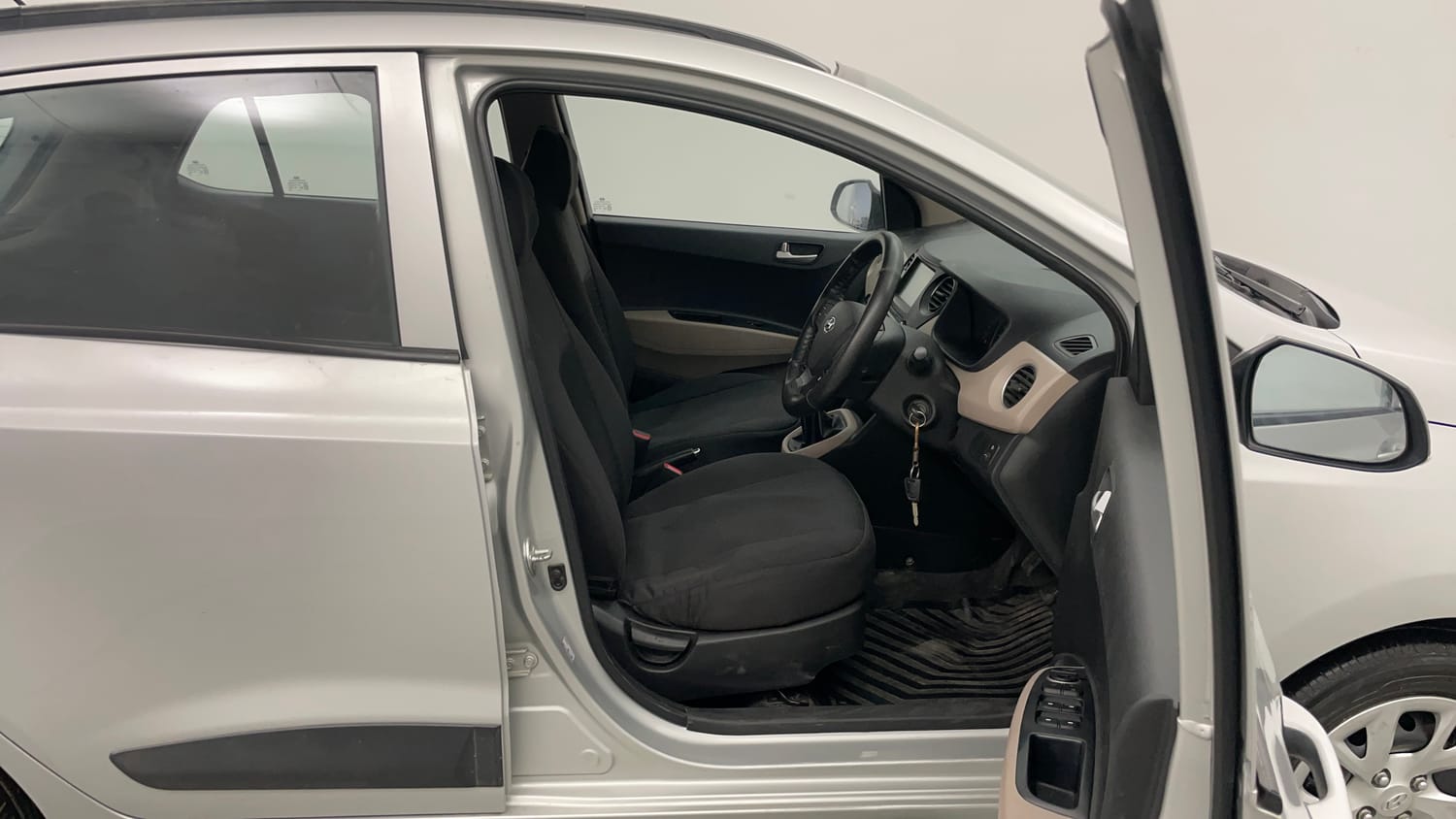 Used 2018 Hyundai Grand i10 Sportz 1.2 Kappa VTVT Petrol Manual interior RIGHT SIDE FRONT DOOR CABIN VIEW