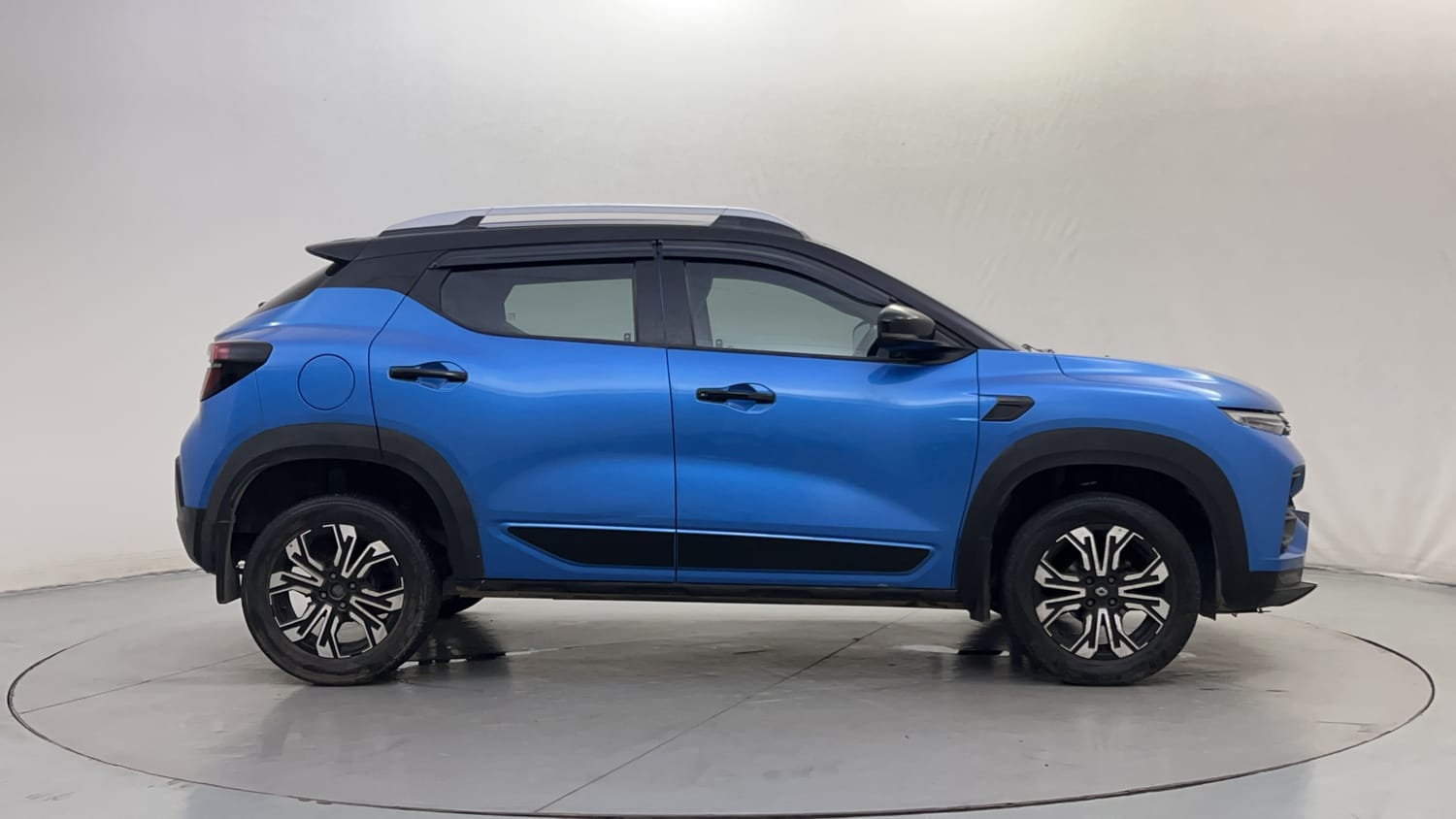 Used 2022 Renault Kiger RXT (O) Turbo CVT Dual Tone Petrol Automatic exterior RIGHT SIDE VIEW