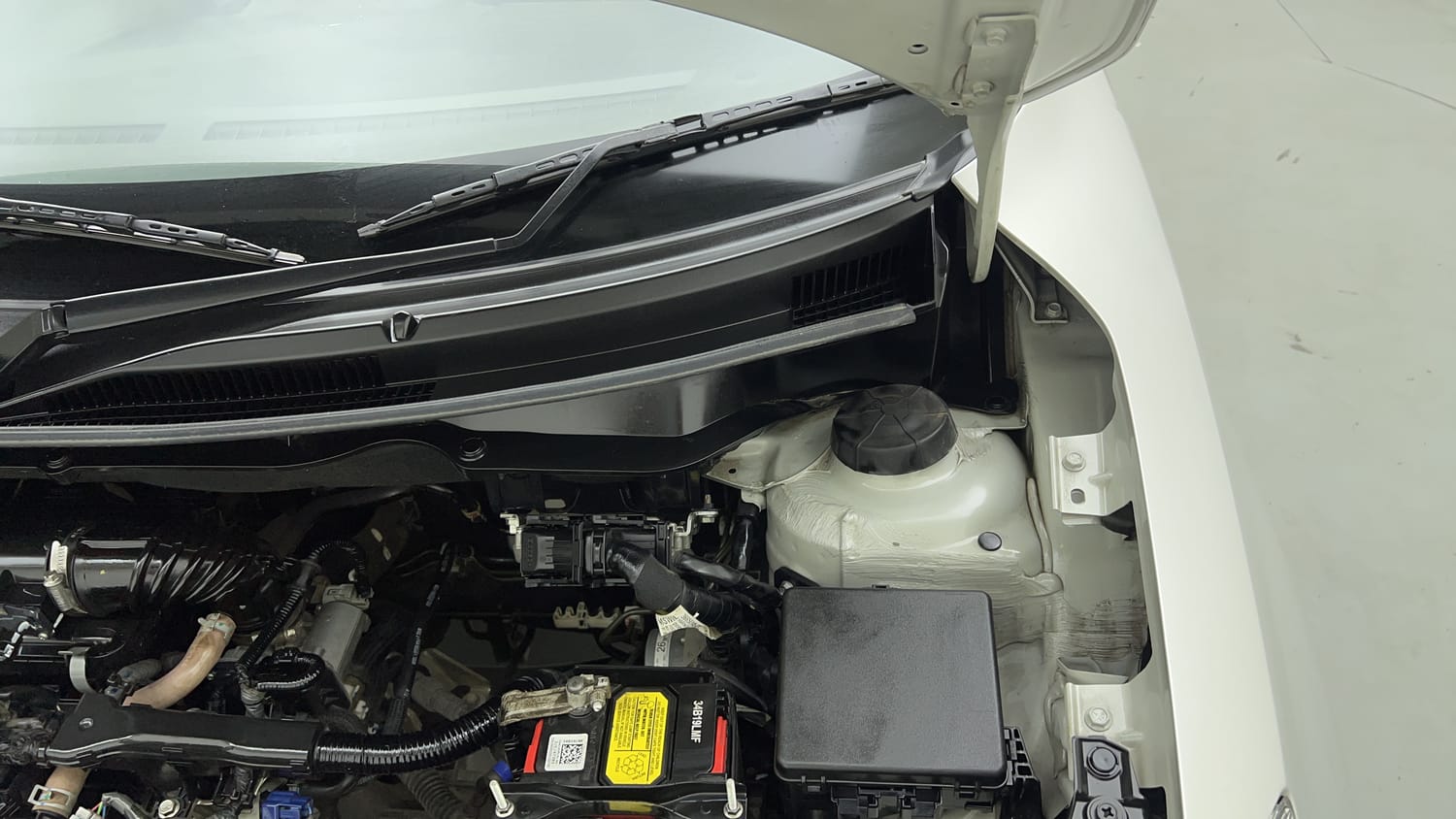 Used 2023 Maruti Suzuki Swift VXi Petrol Manual engine ENGINE LEFT SIDE HINGE & APRON VIEW