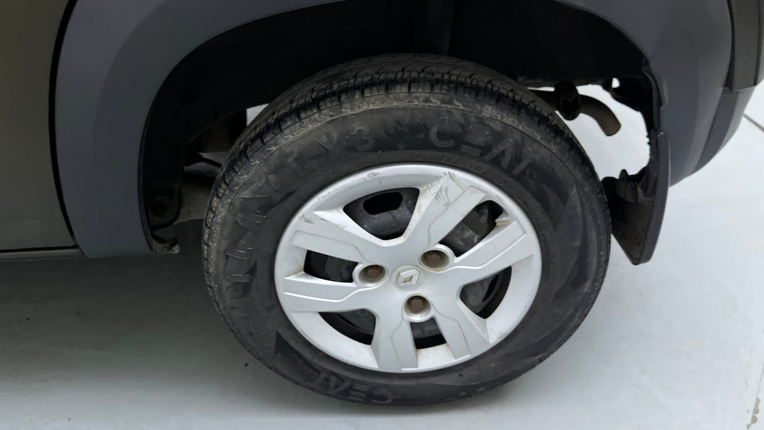 Used 2016 Renault Kwid RXT Petrol Manual tyres LEFT REAR TYRE RIM VIEW