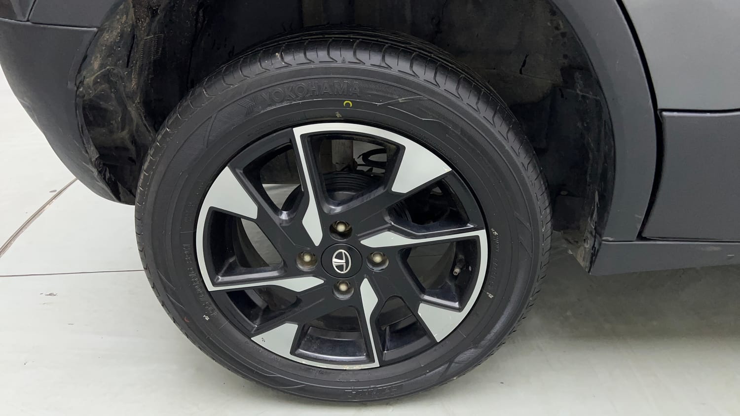 Used 2022 Tata Punch Creative Dual Tone Petrol Manual tyres RIGHT REAR TYRE RIM VIEW
