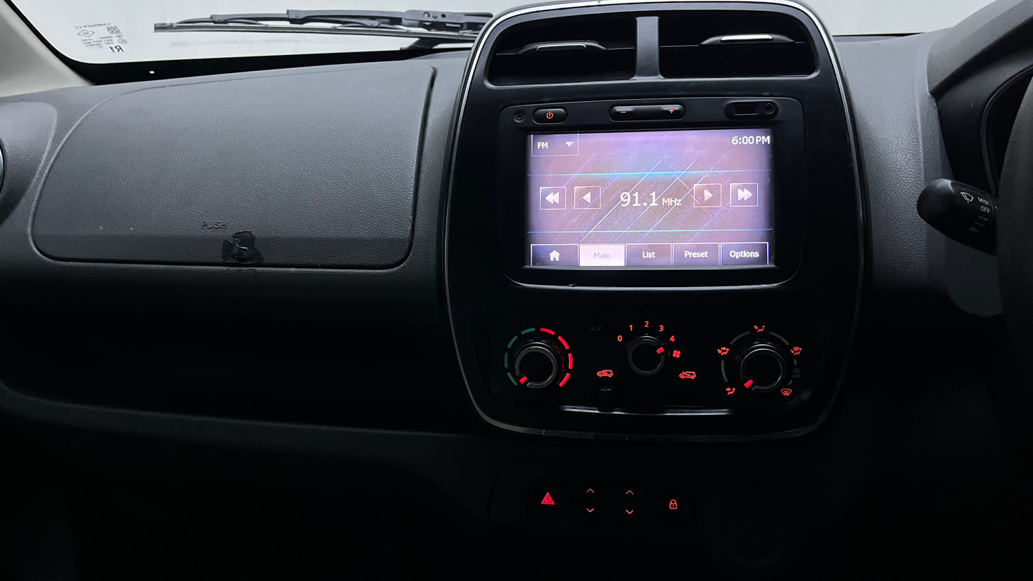 Used 2016 Renault Kwid RXT Petrol Manual interior MUSIC SYSTEM & AC CONTROL VIEW