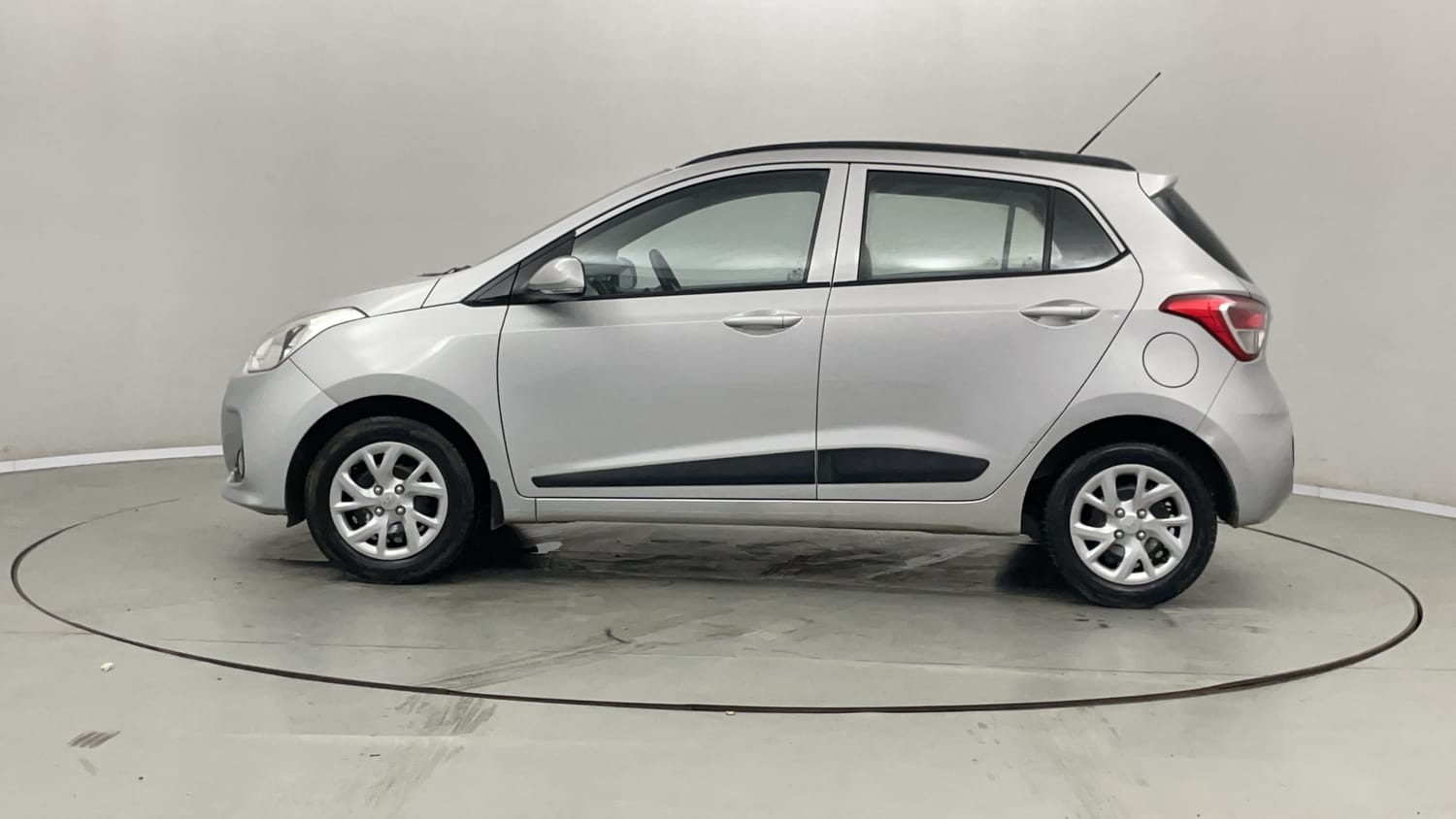 Used 2018 Hyundai Grand i10 Sportz 1.2 Kappa VTVT Petrol Manual exterior LEFT SIDE VIEW