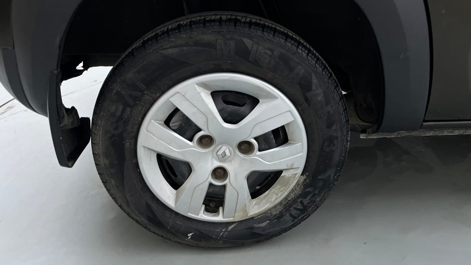 Used 2016 Renault Kwid RXT Petrol Manual tyres RIGHT REAR TYRE RIM VIEW